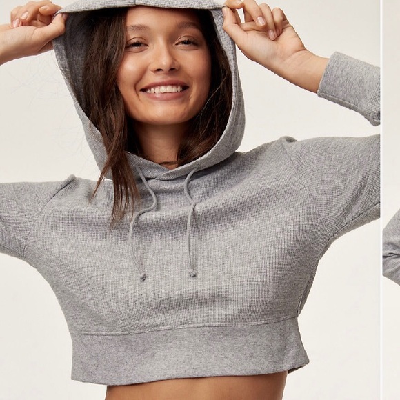 Aritzia Tops - Aritzia Sunday Best cropped hoodie - size m